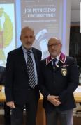 Consegna al socio Enzo Baldini distintivo d'onore per ferito in servizio