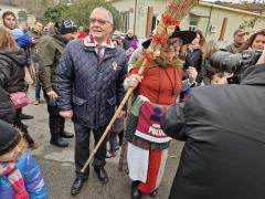 La “Befana dell’Associazione Nazionale della Polizia di Stato” fa gioire i bambini e le famiglie