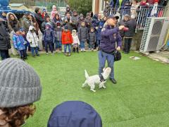 La “Befana dell’Associazione Nazionale della Polizia di Stato” fa gioire i bambini e le famiglie