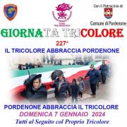 Festa del Tricolore con la  bandiera di 85 metri  che ha sfilato per le vie di Pordenone