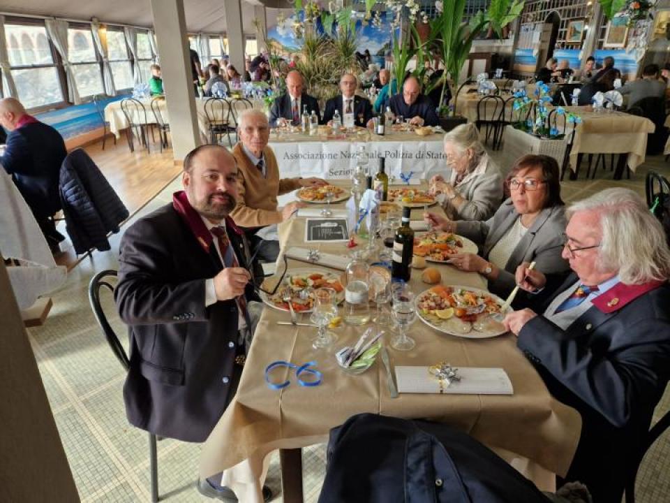 Pranzo sociale per lo scambio degli auguri.