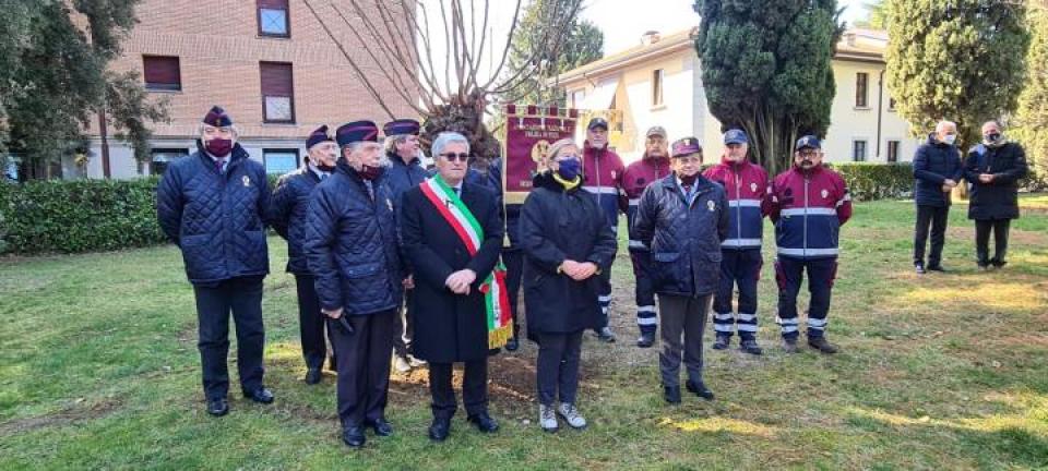 Una targa e un gelso in memoria di Giovanni Palatucci