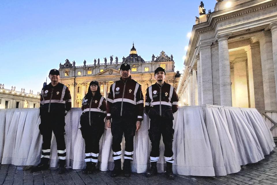 Processione da Piazza San Salvatore in Lauro fino a Piazza San Pietro