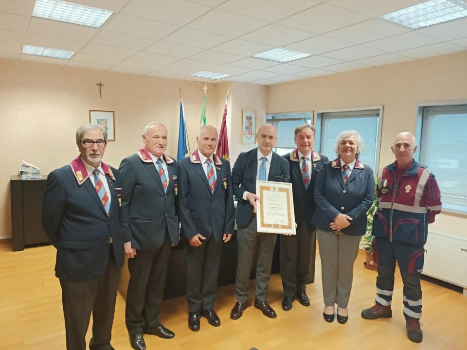 Consegna Attestato e tessera di Socio Onorario al nuovo Questore di Trento.