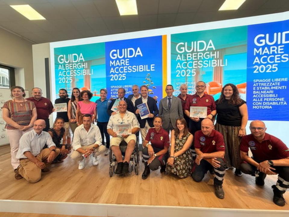 Liguria, presentate le guide 2025 dedicate al turismo per persone con disabilità motoria.