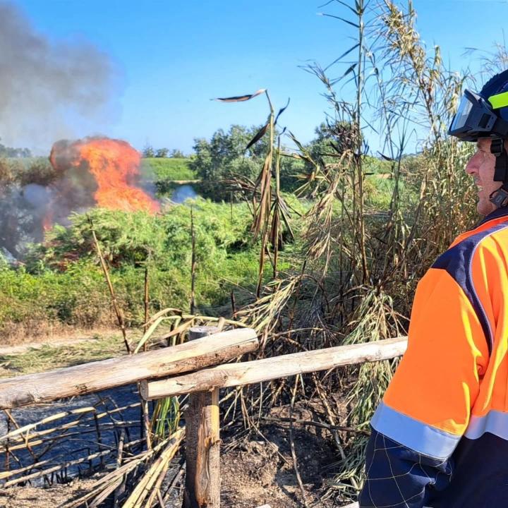 Interevnto operativo per un vasto incendio zona Portuense