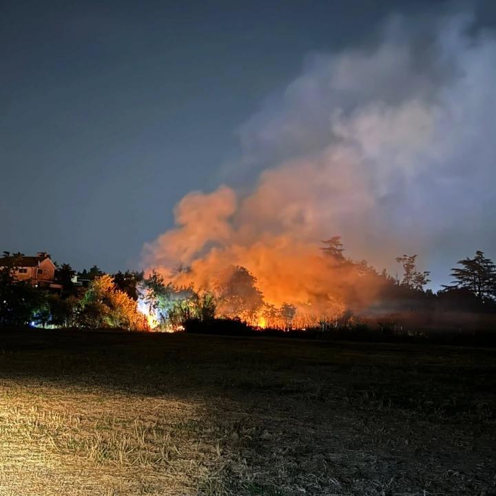 Interevnto operativo per un vasto incendio zona Portuense